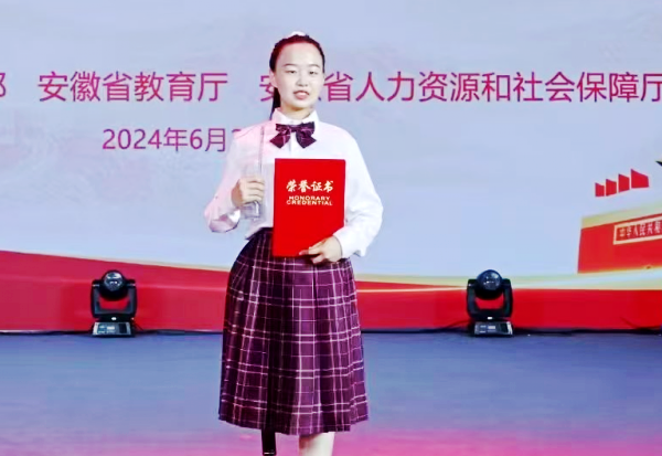 八名同学荣获多类荣誉称号闪耀校园四月